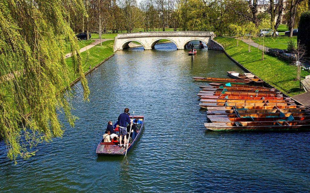 the banks, cambridge, canal, nature, river, pole boat, outdoors, water, bridge, historic, attraction